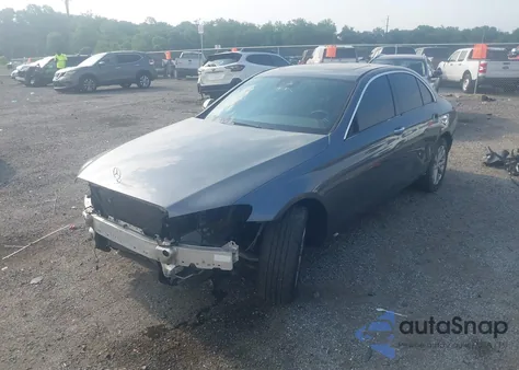 2017 Mercedes-Benz E 300 4Matic из США, поврежденный, VIN WDDZF4KB1HA155499